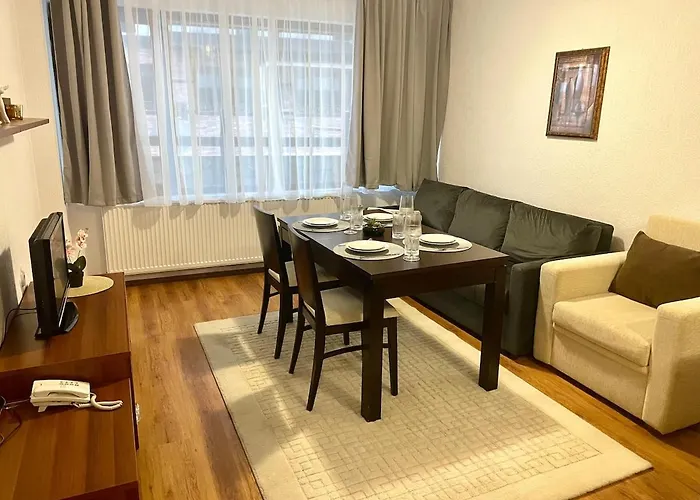 The Cozy Spot By The Lift Gondola By Si 班斯科